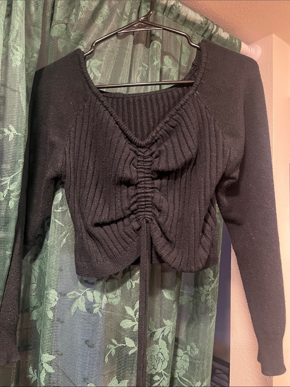 SHEIN Black Cropped Ruched Knit Long Sleeve Top